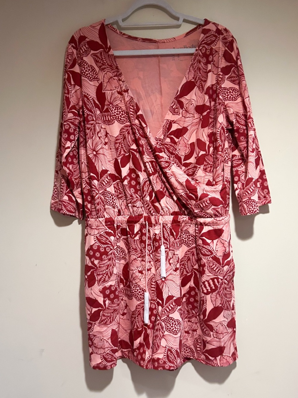 AnyBody Coral and Red Floral Print Long Sleeve Romper Sz Med